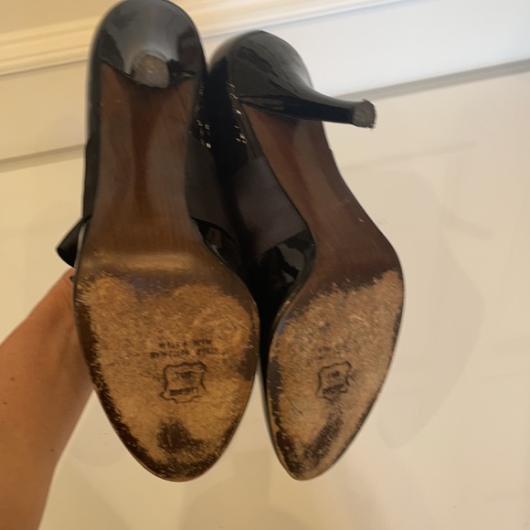 Stuart Weizmann Patent and Silk Bow Booties 7.5 - Picture 6 of 6